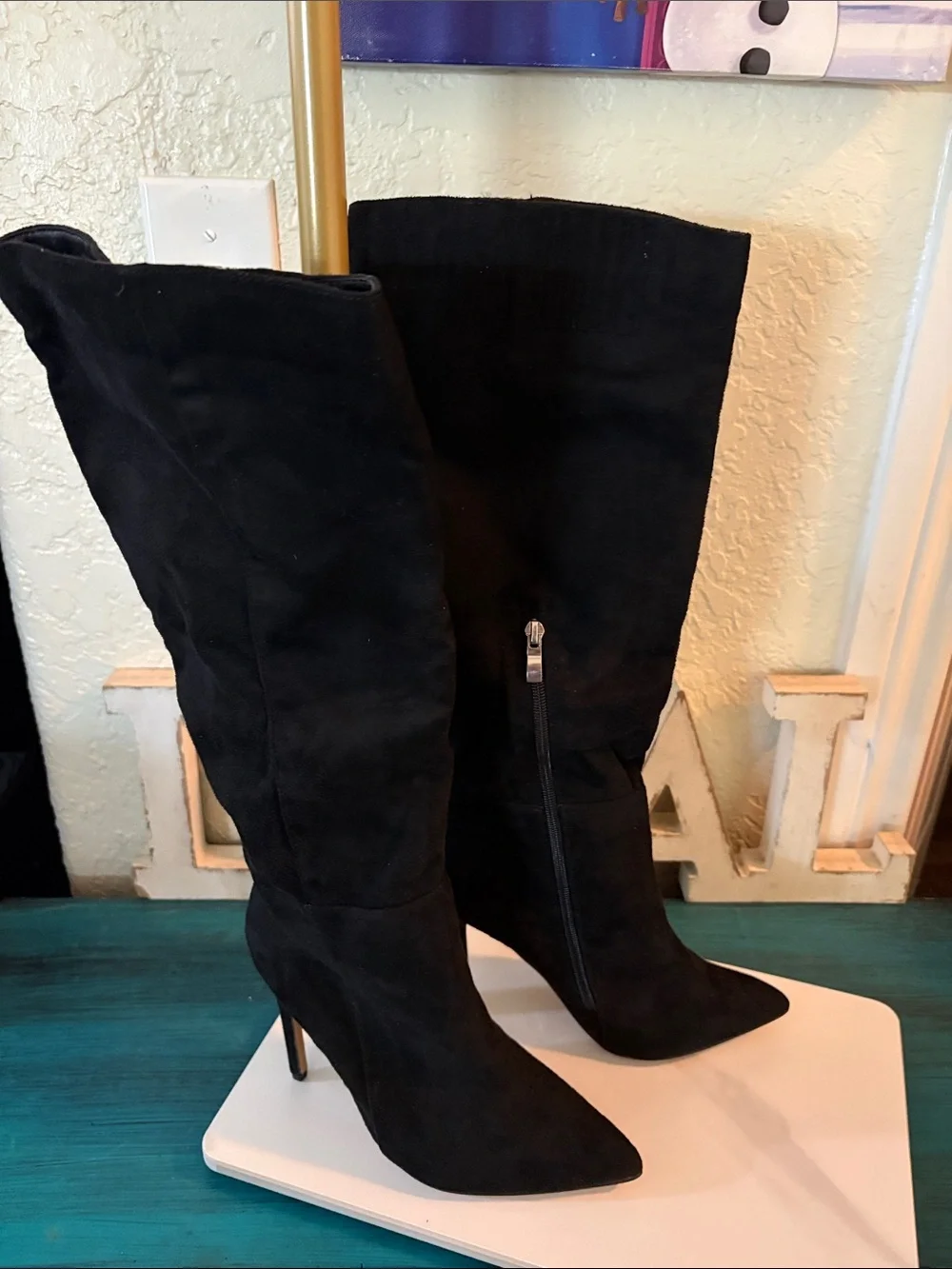 N/A black faux